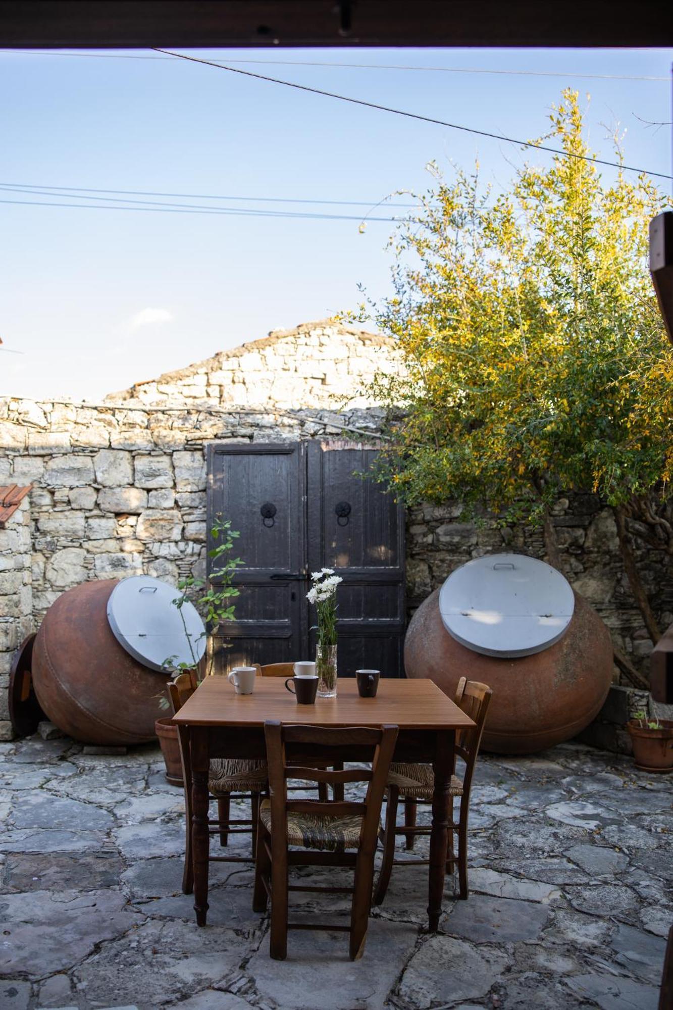 Apanemia Inn House Lofou Esterno foto