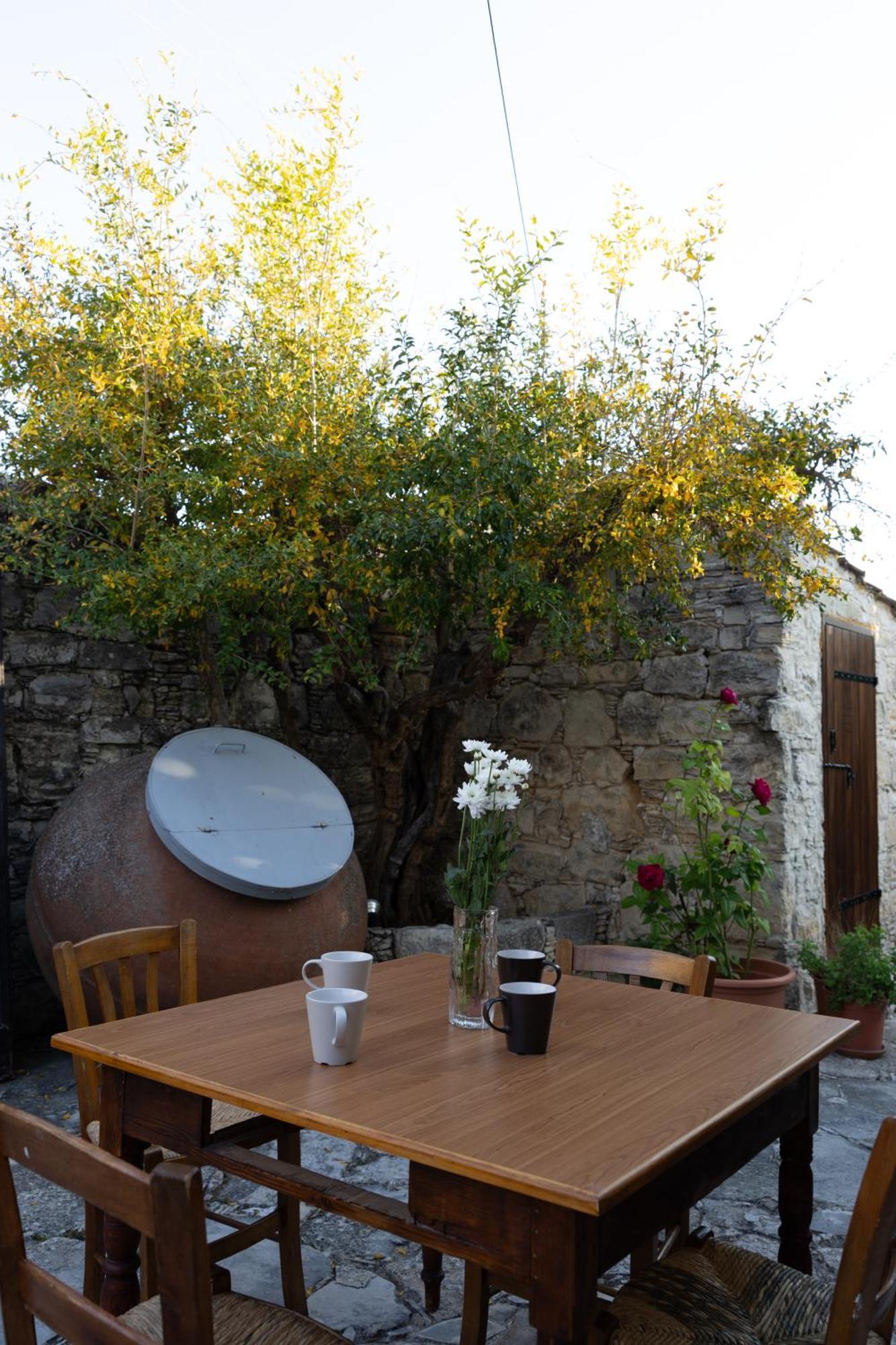 Apanemia Inn House Lofou Esterno foto